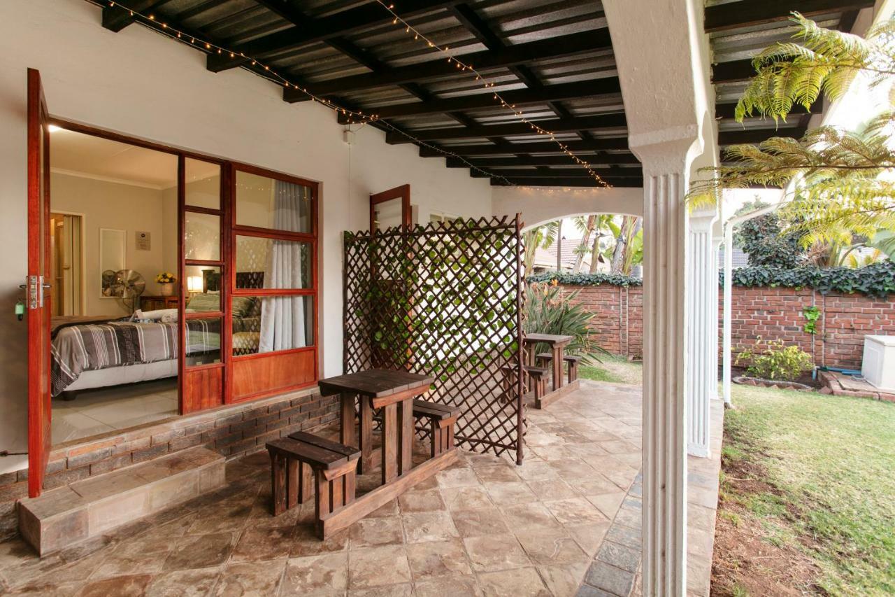 Rumah 200 m² dengan 1 kamar tidur dan 2 kamar mandi pribadi di Garsfontein Pretoria Bagian luar foto